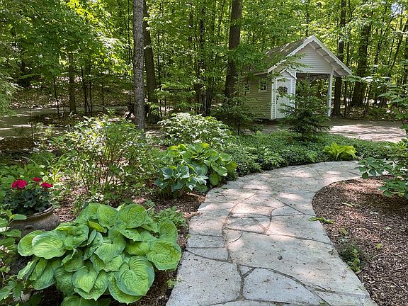 5th image of 8145 Chateau Dr