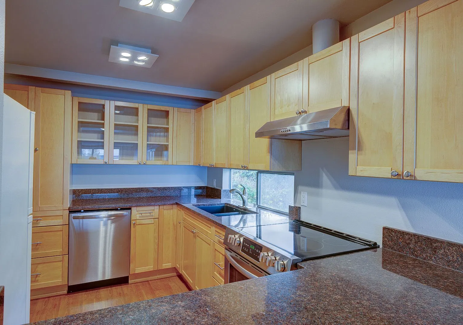3 Bed 2 Bath Condo (Water/Sewer/Trash Included) — Photo 2