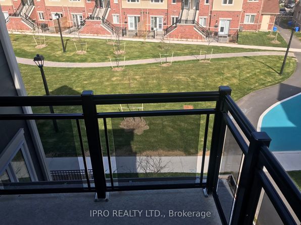 250 Sunny Meadow Blvd W #124, Brampton, ON L6R 3Y7