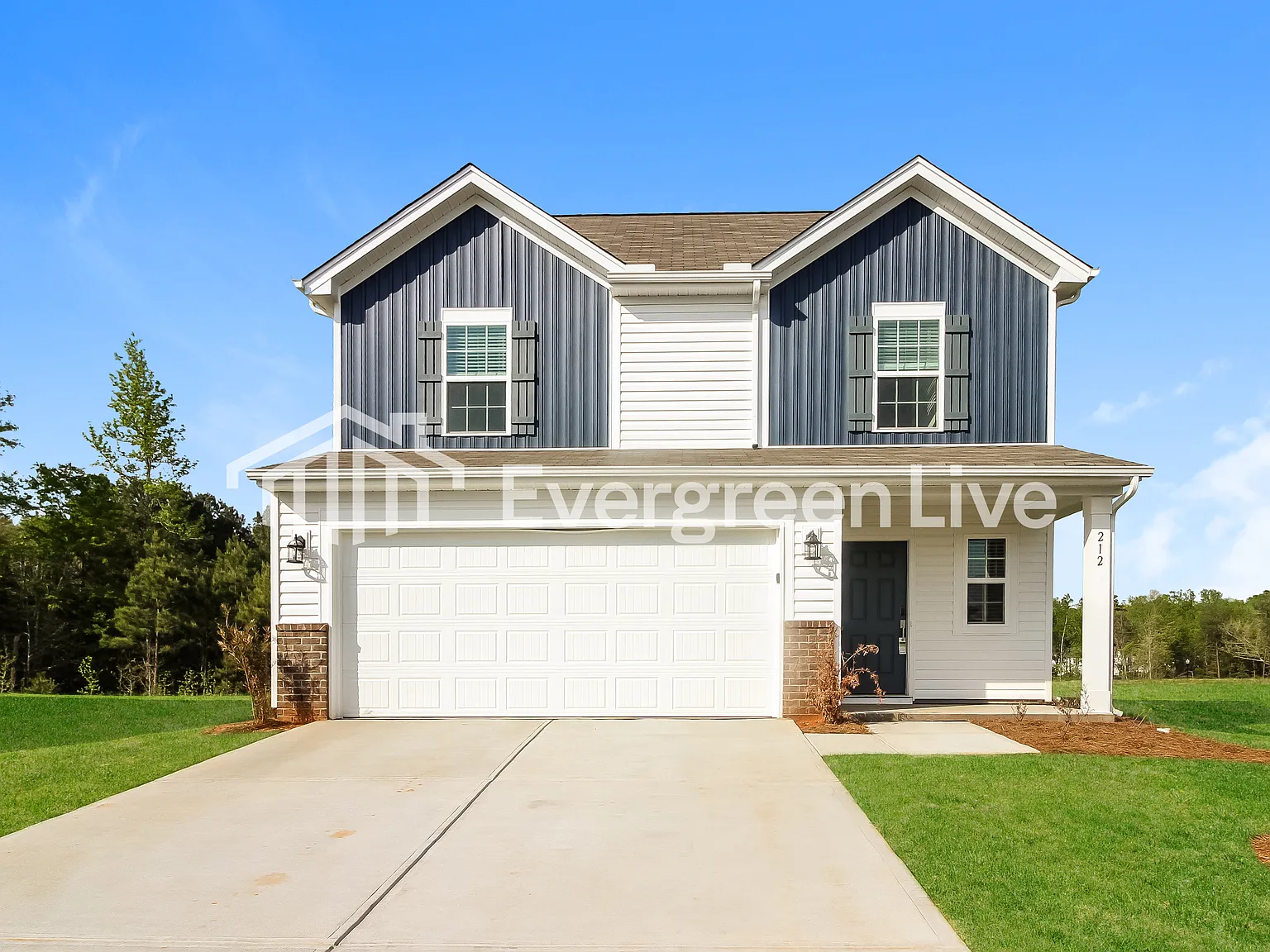 5 bed, 2.5 bath, 2306 sqft, $1,995 — Photo 2