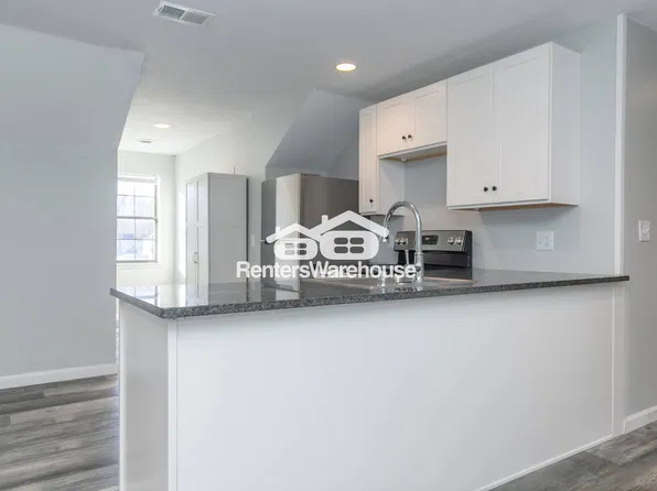 203 S Main St APT F, Grain Valley, MO 64029