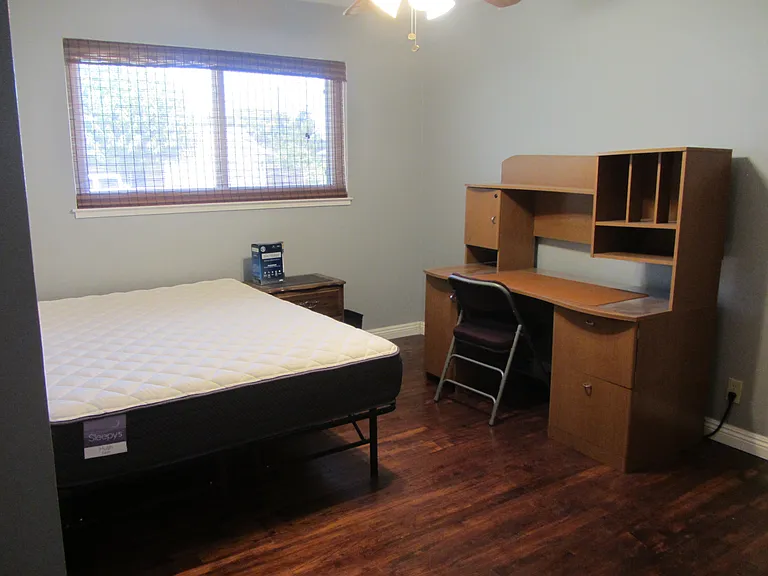 1106 W Churchill St #1 — Photo 7