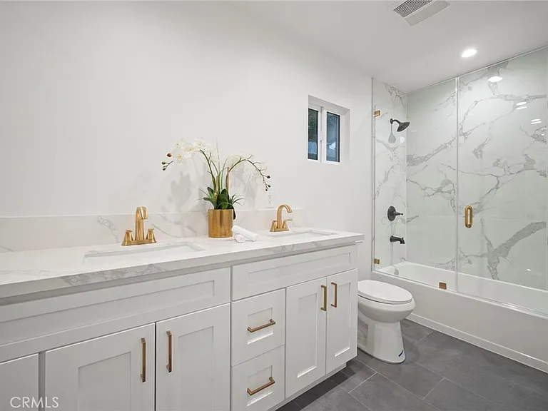 5865 Tobias Ave — Photo 19