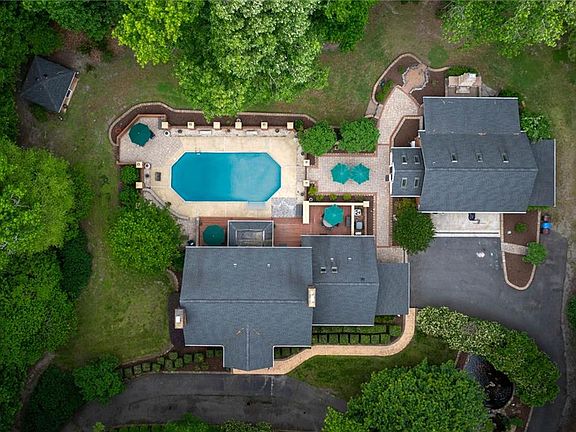 2nd image of 516 Peaceful Rd