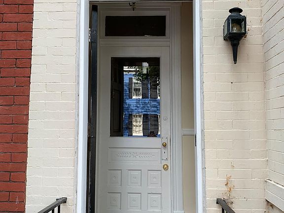 5th image of 425 S Fairfax St