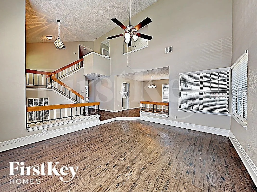 3 bed, 2.5 bath, 2511 sqft, $2,315 — Photo 2