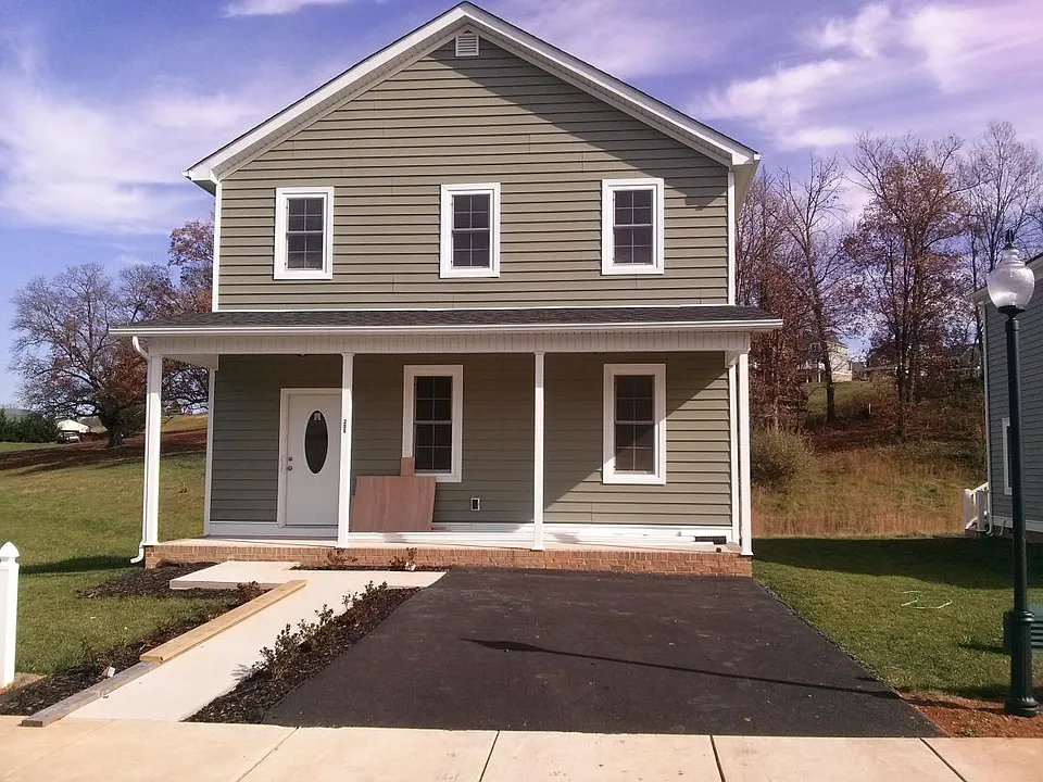 209 Midvale Xing
