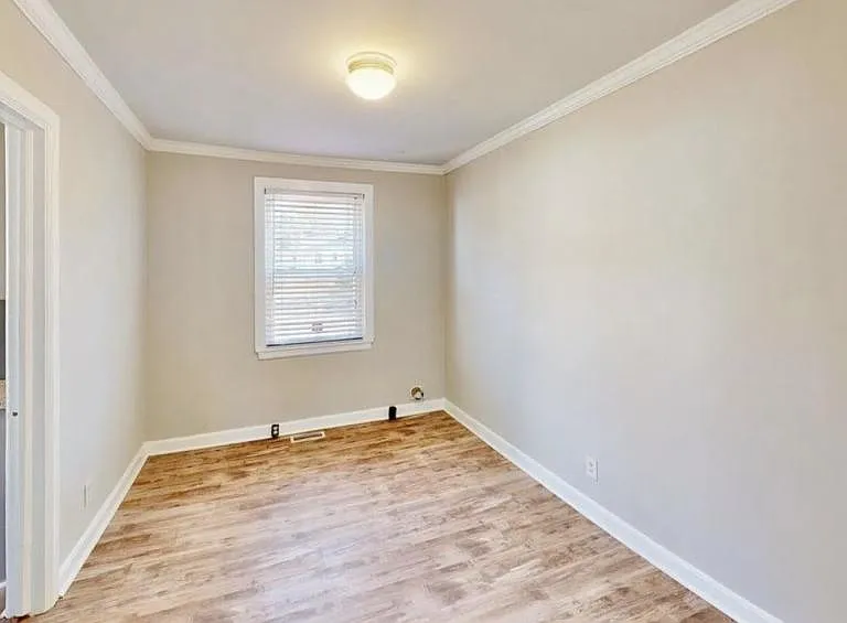 2320 Vanderbilt Rd — Photo 2