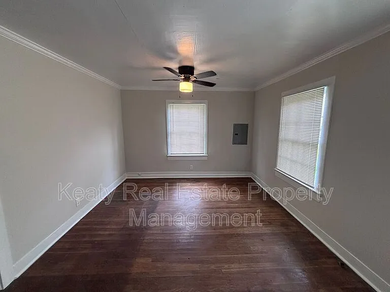 408 1/2 Harding St — Photo 8