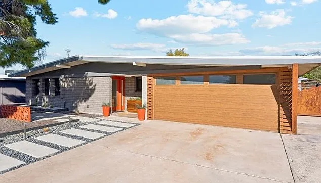 Building Photo - 3710 E Paradise Dr