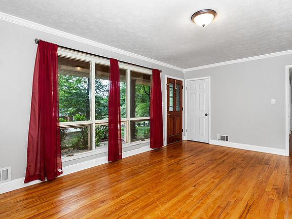 5th image of 510 Mountain St NE