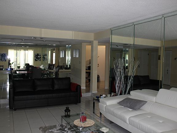 5th image of 3660 Inverrary Dr APT 3V