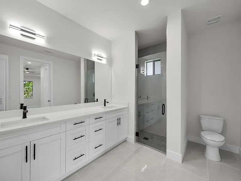14020 Chesswood Ln — Photo 3