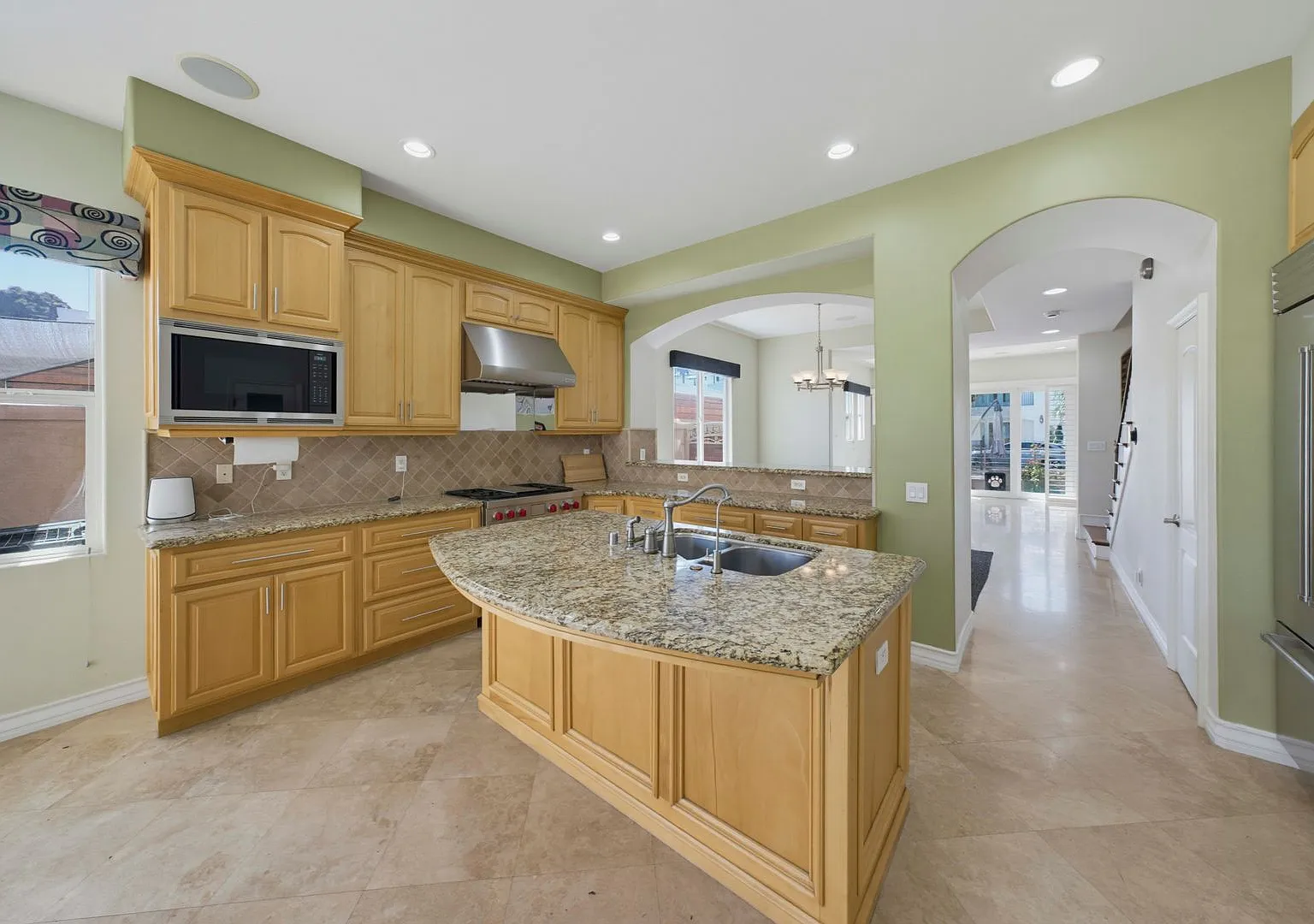 A rare opportunity to enjoy a luxurious coastal lifestyle with exceptional amenities and ideal lo... — Photo 3