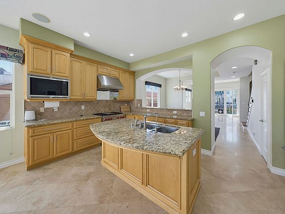 3rd image of 1020 California St