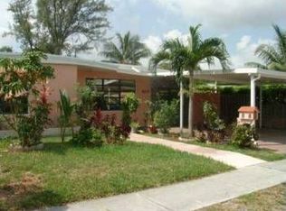 810 NE 159th St, Miami, FL 33162