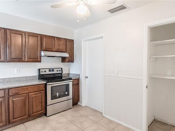 3rd image of 1669 Brentlawn St