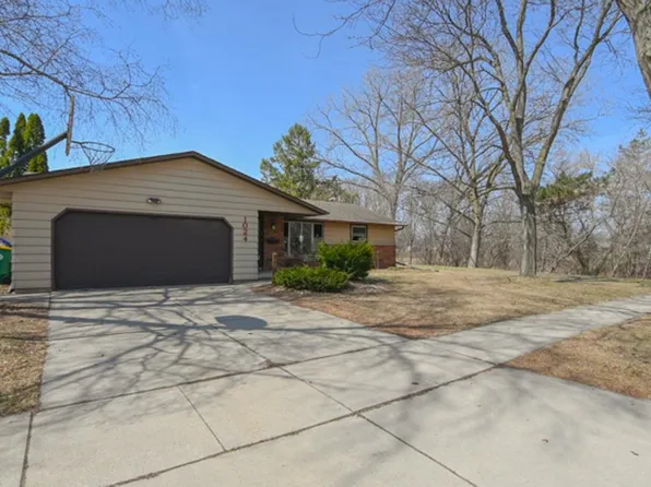 1024 Edgewood Dr, Green Bay, WI 54311