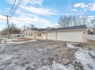 210 E Sheffield St, Saint Anne, IL 60964