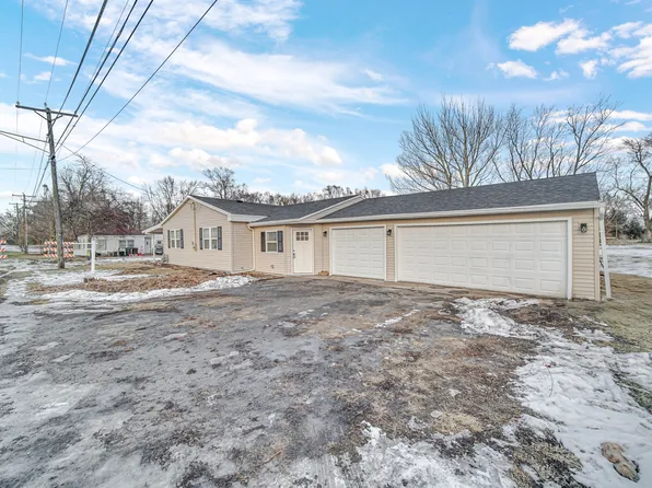 210 E Sheffield St, Saint Anne, IL 60964