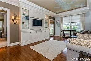 1105 Roosevelt Way — Photo 1