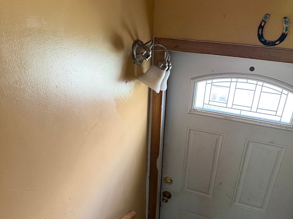 2nd image of 3322 N Oleander Ave