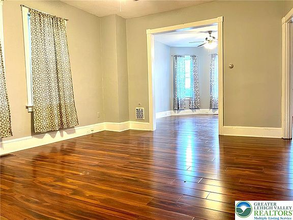 3rd image of 909 Bushkill St