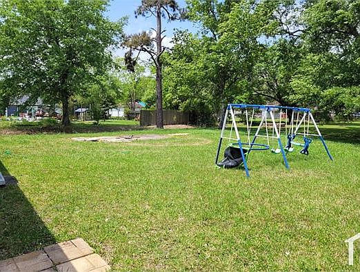 3rd image of 250 Turner Ln