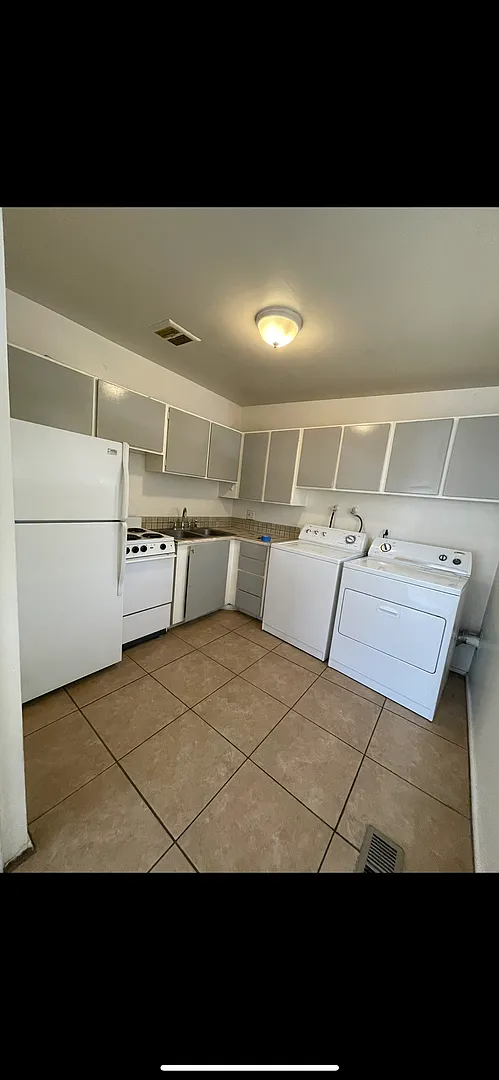 Top level unit in highly desired SLC neighborhood — Photo 3