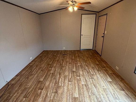 3rd image of 942 Hancock Rd