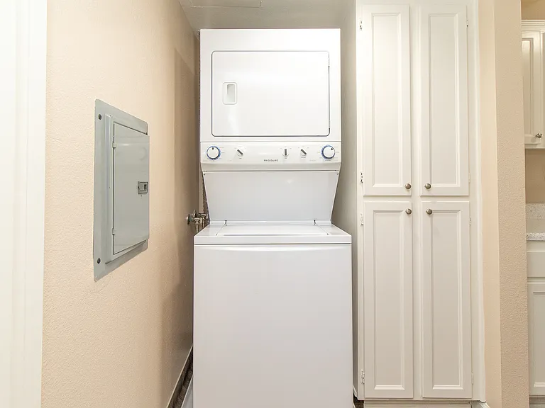 Sunny Creek Apartments — Photo 6