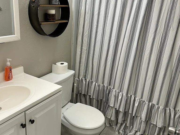 210 Avenue L — Photo 12