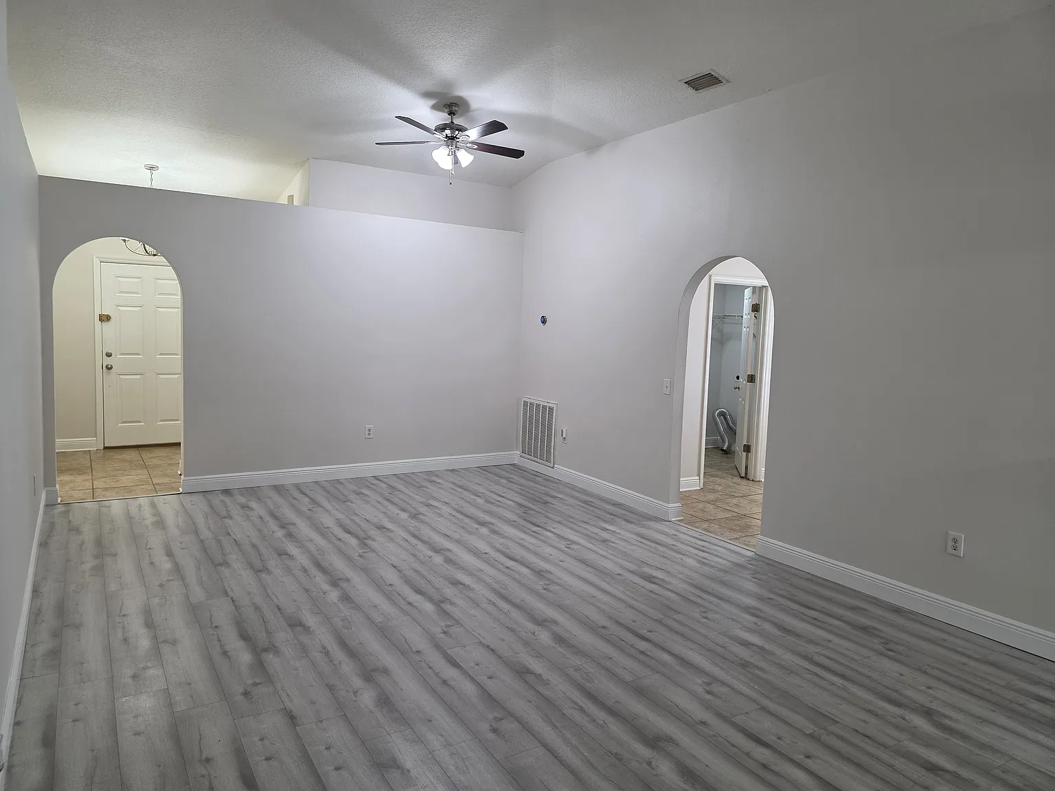 3 bed, 1874 sqft, $2,150 — Photo 4