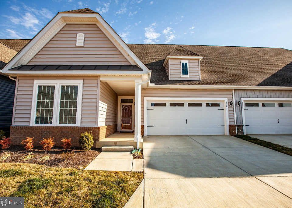 1st image of 7107 Holly Berry Ln