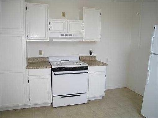 4th image of 923 Hillary St