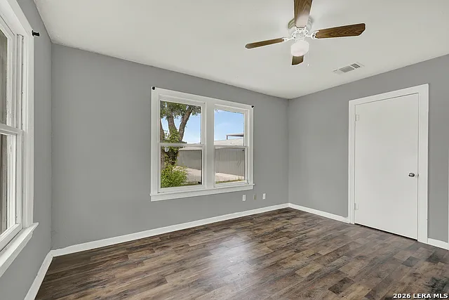 105 E Huebinger St — Photo 17
