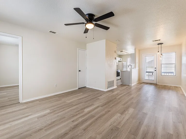 Spacious living room