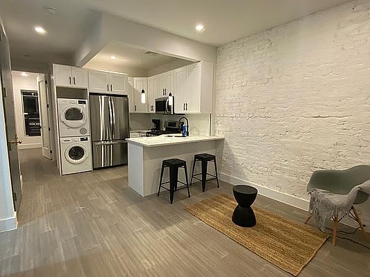 2nd image of 482 Halsey St #1