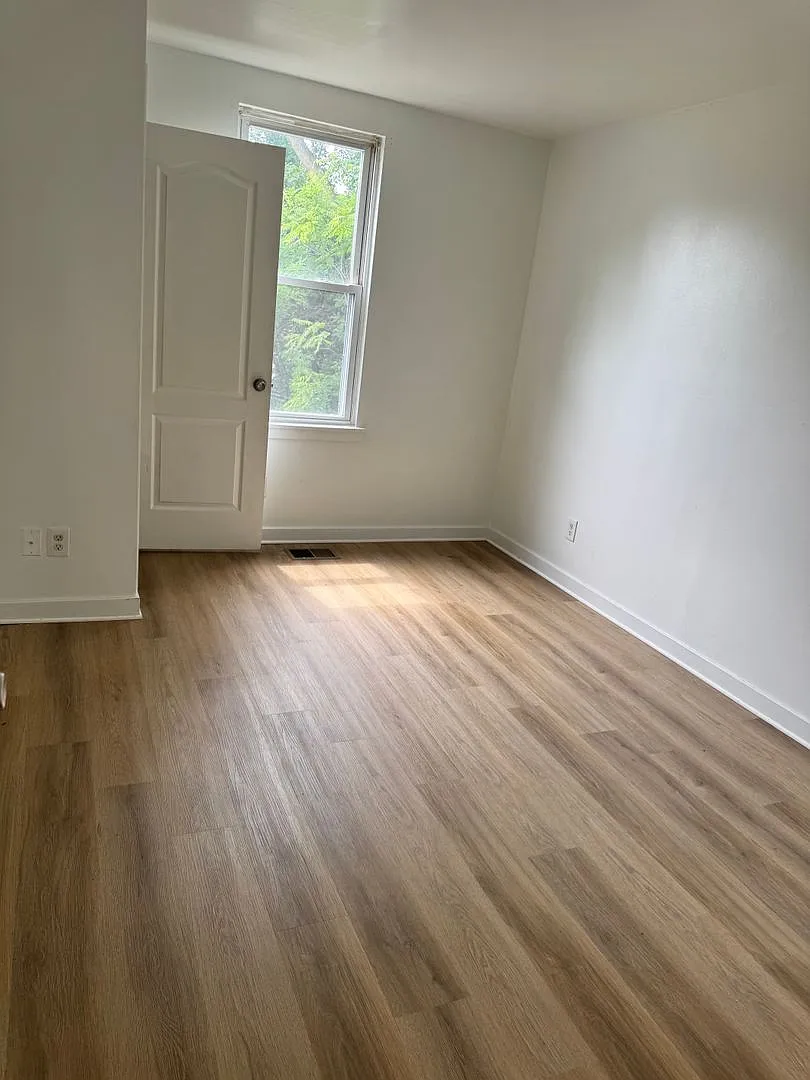 A Unique Offering -- 1238 W Firth Street is Waiting For You! — Photo 4