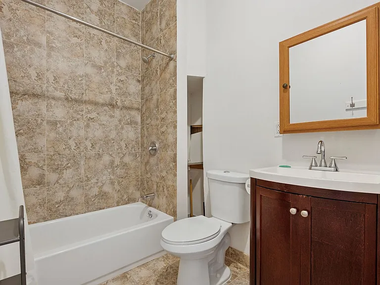 1204 Chestnut St #201 — Photo 7