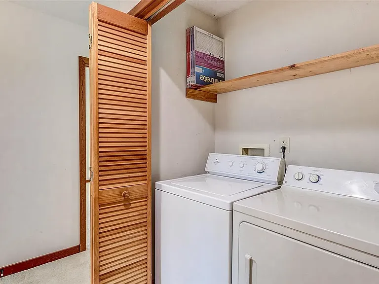 310 Cedarwood Ln #B — Photo 6