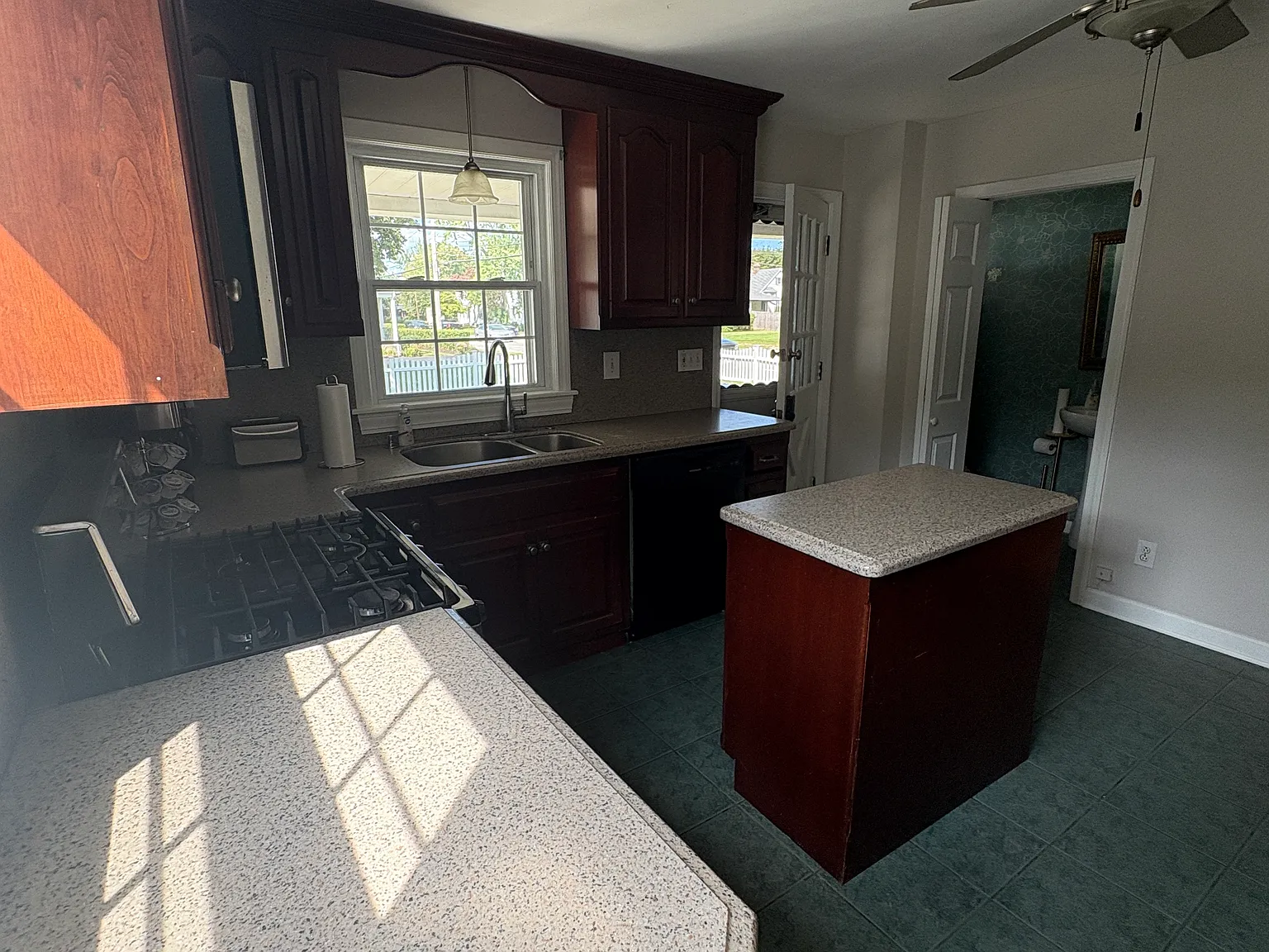 3 bed, 1.5 bath, 1700 sqft, $1,000 — Photo 4
