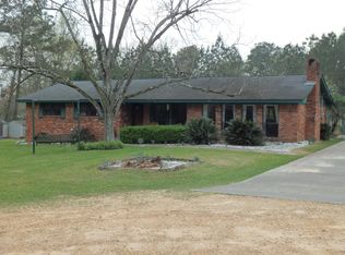 15 Honeysuckle Rd, Purvis, MS 39475