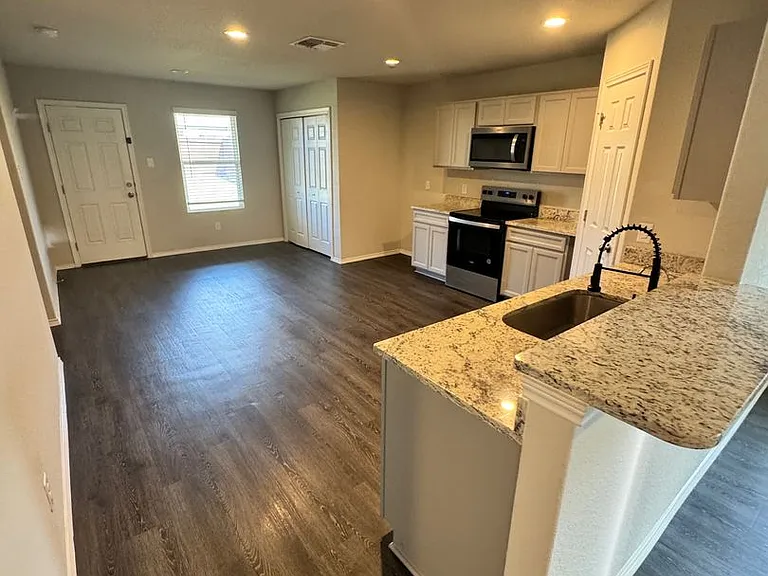 7618 Capstone Rdg — Photo 7