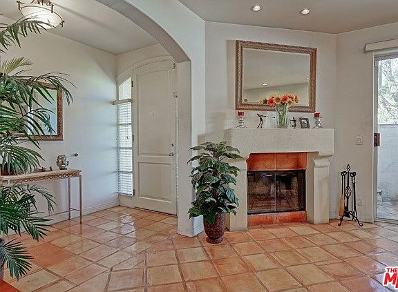 4th image of 2144 Federal Ave