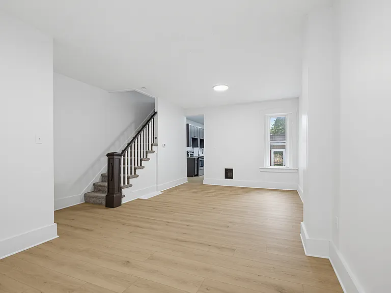 340 E Frederick St — Photo 9