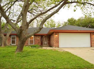 6652 Greendale Dr, Watauga, TX 76148