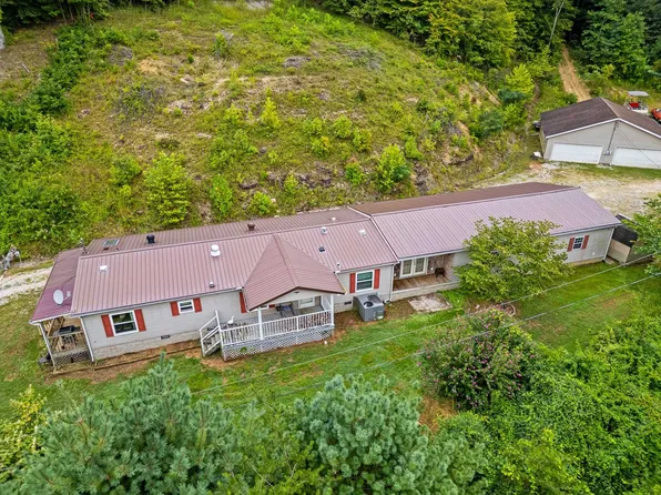 11 Corvette Dr, Branchland, WV 25506