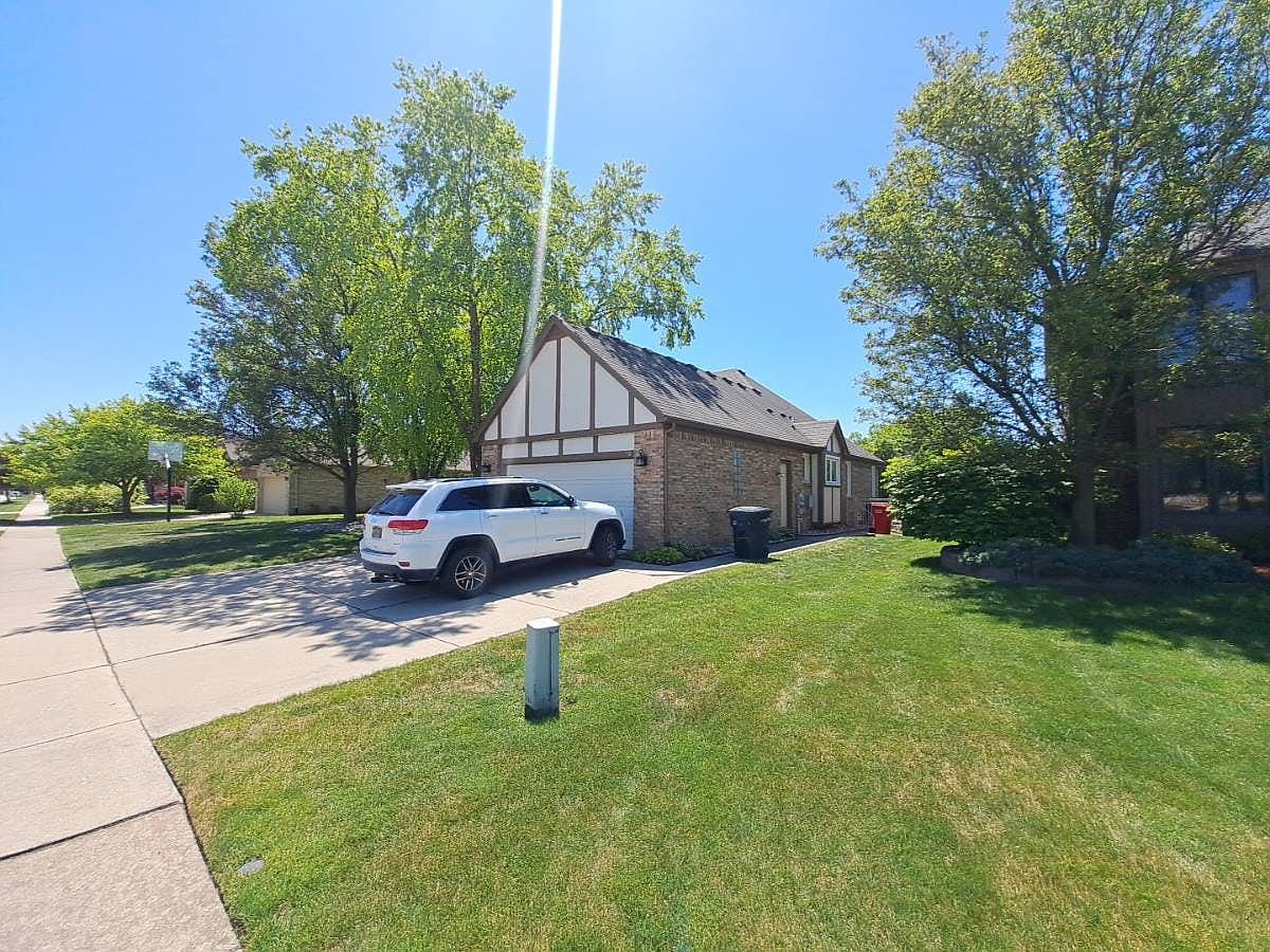 48675 Lorenzo Dr, MI 48044 Zillow