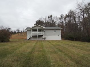 1742 Claysville Rd, Crossville, TN 38571